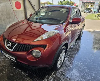 Frontansicht eines Mietwagens Nissan Juke in Burgas, Bulgarien ✓ Auto Nr.10504. ✓ Automatisch TM ✓ 0 Bewertungen.