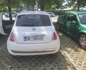 Frontansicht eines Mietwagens Fiat 500 in Niksic, Montenegro ✓ Auto Nr.10474. ✓ Schaltgetriebe TM ✓ 2 Bewertungen.