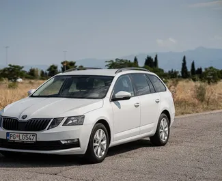 Frontansicht eines Mietwagens Skoda Octavia Combi in Podgorica, Montenegro ✓ Auto Nr.6701. ✓ Automatisch TM ✓ 2 Bewertungen.