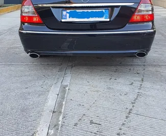 Mercedes-Benz E-Class 2010 zur Miete verfügbar in Durres, mit Kilometerbegrenzung unbegrenzte.