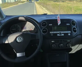 Vermietung Volkswagen Golf Plus. Wirtschaft, Komfort, Minivan Fahrzeug zur Miete in Albanien ✓ Kaution Keine Kaution ✓ Versicherungsoptionen KFZ-HV.