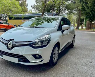 Frontansicht eines Mietwagens Renault Clio 4 in Budva, Montenegro ✓ Auto Nr.10386. ✓ Schaltgetriebe TM ✓ 0 Bewertungen.