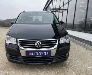 Autovermietung Volkswagen Touran Nr.10498 Automatisch in Tirana, ausgestattet mit einem 2,0L Motor ➤ Von Fation in Albanien.