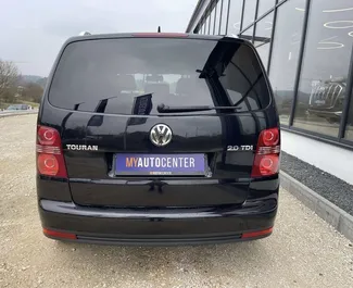 Vermietung Volkswagen Touran. Komfort, Minivan Fahrzeug zur Miete in Albanien ✓ Kaution Einzahlung von 100 EUR ✓ Versicherungsoptionen KFZ-HV, TKV, Ausland.