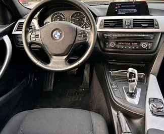 Diesel 2,0L Motor von BMW 320d 2014 zur Miete am Flughafen von Tirana.