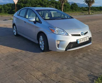 Frontansicht eines Mietwagens Toyota Prius in Batumi, Georgien ✓ Auto Nr.10351. ✓ Automatisch TM ✓ 1 Bewertungen.