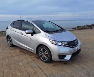 Frontansicht eines Mietwagens Honda Fit in Batumi, Georgien ✓ Auto Nr.10370. ✓ Automatisch TM ✓ 0 Bewertungen.