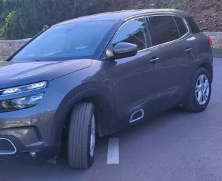 Frontansicht eines Mietwagens Citroen C5 Aircross in Budva, Montenegro ✓ Auto Nr.10352. ✓ Automatisch TM ✓ 0 Bewertungen.