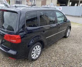 Mietwagen Volkswagen Touran 2012 in Albanien, mit Diesel-Kraftstoff und 130 PS ➤ Ab 30 EUR pro Tag.