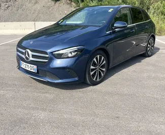 Frontansicht eines Mietwagens Mercedes-Benz B-Class in Rafailovici, Montenegro ✓ Auto Nr.1881. ✓ Automatisch TM ✓ 0 Bewertungen.