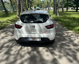 Vermietung Renault Clio 4. Wirtschaft Fahrzeug zur Miete in Montenegro ✓ Kaution Einzahlung von 100 EUR ✓ Versicherungsoptionen KFZ-HV, Insassen, Ausland, Junge.