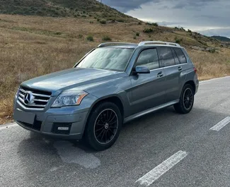 Frontansicht eines Mietwagens Mercedes-Benz GLK in Tirana, Albanien ✓ Auto Nr.10422. ✓ Automatisch TM ✓ 0 Bewertungen.