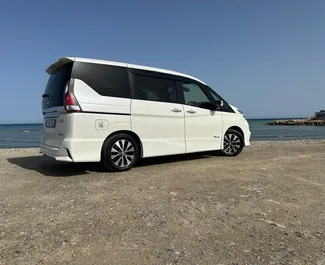 Mietwagen Nissan Serena 2018 auf Zypern, mit Hybride-Kraftstoff und 146 PS ➤ Ab 30 EUR pro Tag.