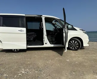 Autovermietung Nissan Serena Nr.10321 Automatisch in Larnaca, ausgestattet mit einem 2,0L Motor ➤ Von Maxim auf Zypern.