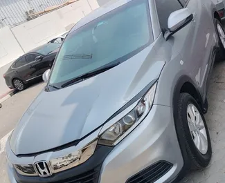 Frontansicht eines Mietwagens Honda HR-V in Dubai, VAE ✓ Auto Nr.10368. ✓ Automatisch TM ✓ 0 Bewertungen.