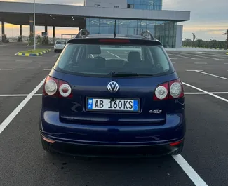 Autovermietung Volkswagen Golf Plus Nr.10305 Schaltgetriebe am Flughafen von Tirana, ausgestattet mit einem 1,6L Motor ➤ Von Enea in Albanien.