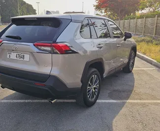 Vermietung Toyota Rav4. Komfort, SUV, Crossover Fahrzeug zur Miete in VAE ✓ Kaution Einzahlung von 1000 AED ✓ Versicherungsoptionen KFZ-HV, TKV.