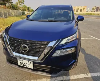 Frontansicht eines Mietwagens Nissan Rogue in Dubai, VAE ✓ Auto Nr.10366. ✓ Automatisch TM ✓ 0 Bewertungen.