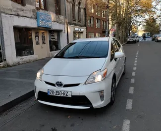 Autovermietung Toyota Prius Nr.7967 Automatisch in Kutaisi, ausgestattet mit einem 1,8L Motor ➤ Von Tamaz in Georgien.