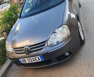 Frontansicht eines Mietwagens Volkswagen Golf 5 in Durres, Albanien ✓ Auto Nr.8610. ✓ Automatisch TM ✓ 0 Bewertungen.