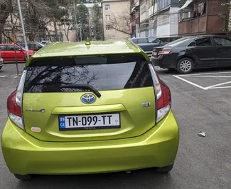 Toyota Prius C 2015 zur Miete verfügbar in Tiflis, mit Kilometerbegrenzung unbegrenzte.