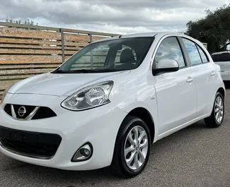 Frontansicht eines Mietwagens Nissan Micra in Mytilene, Griechenland ✓ Auto Nr.10554. ✓ Schaltgetriebe TM ✓ 0 Bewertungen.