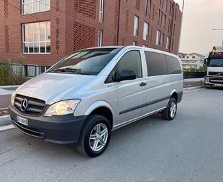 Frontansicht eines Mietwagens Mercedes-Benz Vito in Tirana, Albanien ✓ Auto Nr.10502. ✓ Automatisch TM ✓ 0 Bewertungen.