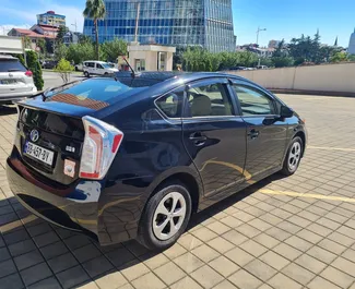 Mietwagen Toyota Prius 2015 in Georgien, mit Hybride-Kraftstoff und 98 PS ➤ Ab 50 GEL pro Tag.