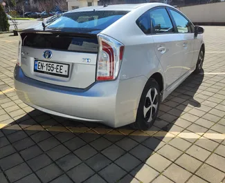 Vermietung Toyota Prius. Wirtschaft, Komfort Fahrzeug zur Miete in Georgien ✓ Kaution Einzahlung von 280 GEL ✓ Versicherungsoptionen KFZ-HV, VKV Plus.