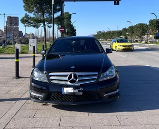 Frontansicht eines Mietwagens Mercedes-Benz C-Class in Tirana, Albanien ✓ Auto Nr.9976. ✓ Automatisch TM ✓ 0 Bewertungen.