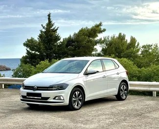 Frontansicht eines Mietwagens Volkswagen Polo in Budva, Montenegro ✓ Auto Nr.10210. ✓ Schaltgetriebe TM ✓ 0 Bewertungen.