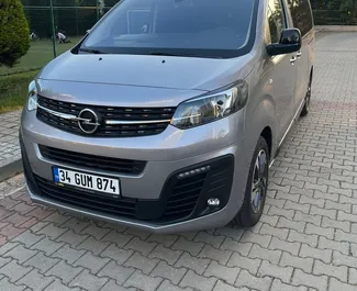 Frontansicht eines Mietwagens Opel Zafira Life in Istanbul, Türkei ✓ Auto Nr.6672. ✓ Automatisch TM ✓ 3 Bewertungen.