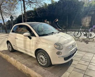 Frontansicht eines Mietwagens Fiat 500 in Tirana, Albanien ✓ Auto Nr.10592. ✓ Schaltgetriebe TM ✓ 1 Bewertungen.