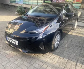 Frontansicht eines Mietwagens Toyota Prius in Kutaisi, Georgien ✓ Auto Nr.10687. ✓ Automatisch TM ✓ 1 Bewertungen.