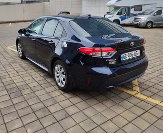 Vermietung Toyota Corolla Sedan. Wirtschaft, Komfort Fahrzeug zur Miete in Georgien ✓ Kaution Einzahlung von 280 GEL ✓ Versicherungsoptionen KFZ-HV, VKV Plus.