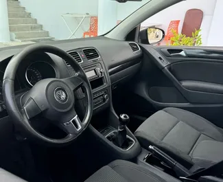 Benzin 1,4L Motor von Volkswagen Golf 6 2010 zur Miete in Tirana.