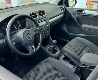 Benzin 1,4L Motor von Volkswagen Golf 6 2010 zur Miete in Tirana.