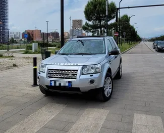 Frontansicht eines Mietwagens Land Rover Freelander in Tirana, Albanien ✓ Auto Nr.10510. ✓ Automatisch TM ✓ 0 Bewertungen.