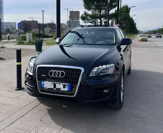 Frontansicht eines Mietwagens Audi Q5 in Tirana, Albanien ✓ Auto Nr.10511. ✓ Automatisch TM ✓ 0 Bewertungen.