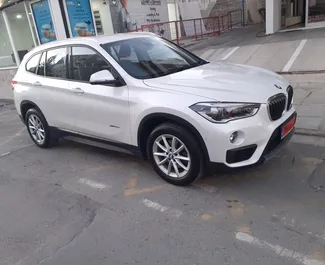 Frontansicht eines Mietwagens BMW X1 in Limassol, Zypern ✓ Auto Nr.10642. ✓ Automatisch TM ✓ 0 Bewertungen.