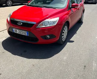 Frontansicht eines Mietwagens Ford Focus in Durres, Albanien ✓ Auto Nr.10671. ✓ Schaltgetriebe TM ✓ 0 Bewertungen.