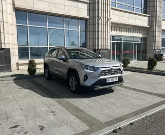 Frontansicht eines Mietwagens Toyota Rav4 in Tiflis, Georgien ✓ Auto Nr.10527. ✓ Automatisch TM ✓ 0 Bewertungen.