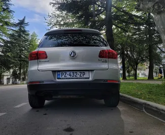 Benzin 2,0L Motor von Volkswagen Tiguan 2012 zur Miete in Kutaisi.