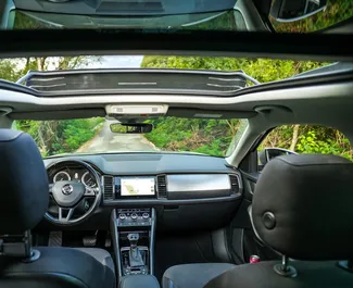 Innenraum von Skoda Kodiaq zur Miete in Montenegro. Ein großartiges 7-Sitzer Fahrzeug mit Automatisch Getriebe.