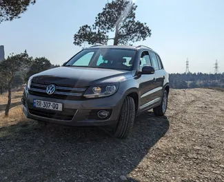 Frontansicht eines Mietwagens Volkswagen Tiguan in Kutaisi, Georgien ✓ Auto Nr.10801. ✓ Automatisch TM ✓ 0 Bewertungen.