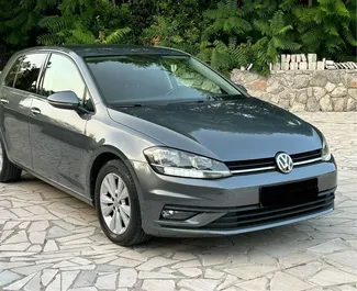 Frontansicht eines Mietwagens Volkswagen Golf 7 in Becici, Montenegro ✓ Auto Nr.10761. ✓ Automatisch TM ✓ 1 Bewertungen.