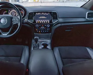 Mietwagen Jeep Grand Cherokee 2021 in Georgien, mit Benzin-Kraftstoff und 300 PS ➤ Ab 150 GEL pro Tag.