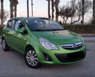 Frontansicht eines Mietwagens Opel Corsa in Barcelona, Spanien ✓ Auto Nr.10756. ✓ Automatisch TM ✓ 0 Bewertungen.