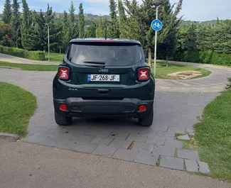 Benzin 2,4L Motor von Jeep Renegade 2021 zur Miete in Tiflis.