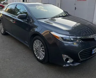 Mietwagen Toyota Avalon 2019 in Georgien, mit Hybride-Kraftstoff und 150 PS ➤ Ab 170 GEL pro Tag.